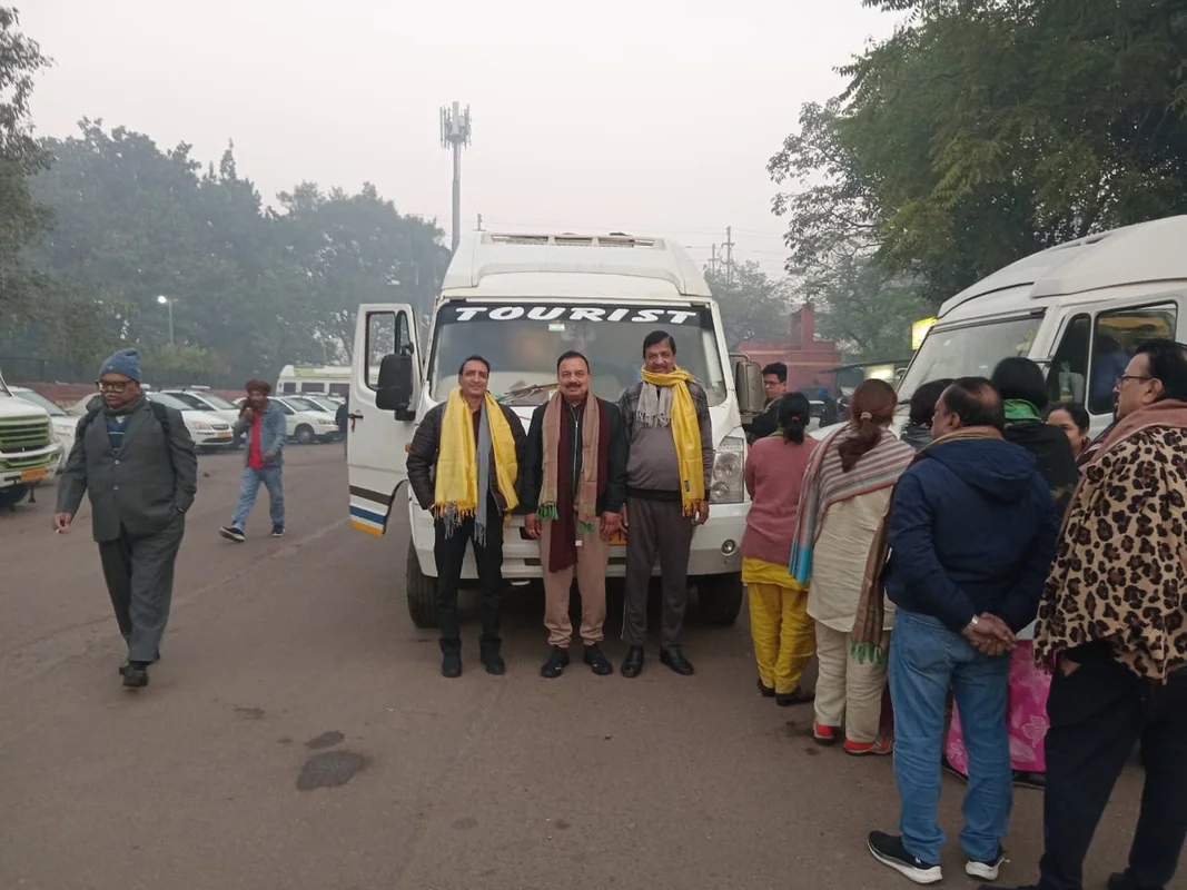 Tempo Traveller (17 Seater) taxi in Varanasi